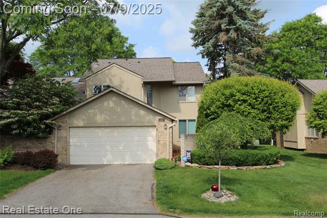 front view picture of 4027 Foxpointe Dr, West Bloomfield, MI. 48323