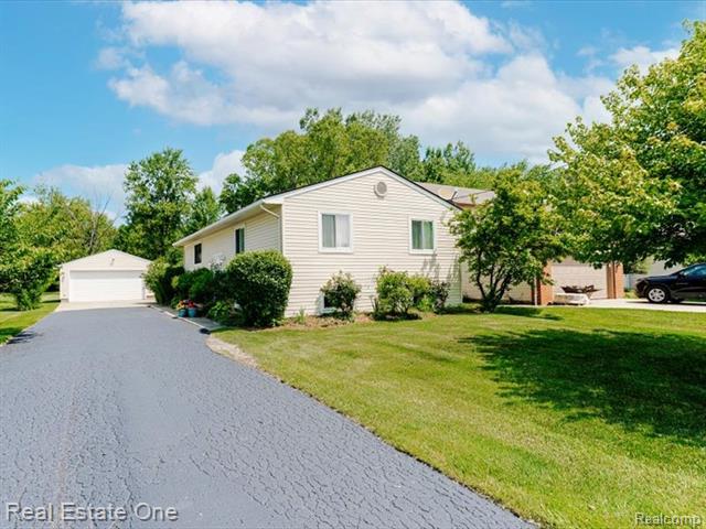 front view picture of 871 Vanderpool Dr, Troy, MI. 48083