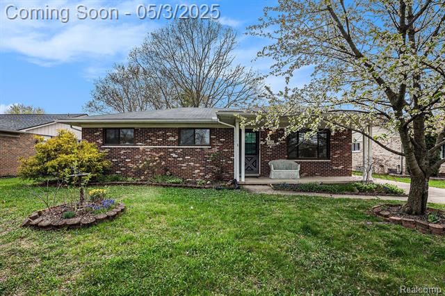front view picture of 3410 Pasadena Dr, Troy, MI. 48083