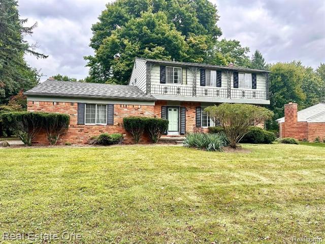 front view picture of 2084 Kristin Dr, Troy, MI. 48084