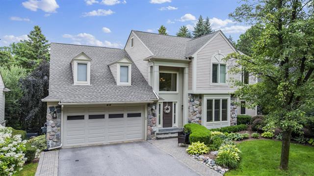 front view picture of 33 Boulder Ln, Bloomfield Hills, MI. 48304