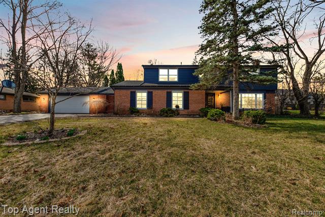 front view picture of 2755 Townhill Rd, Troy, MI. 48084
