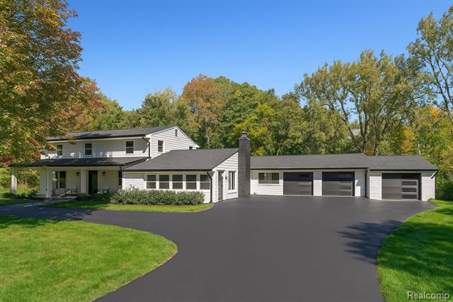 front view picture of 4535 Grindley Ct, Bloomfield Hills, MI. 48302