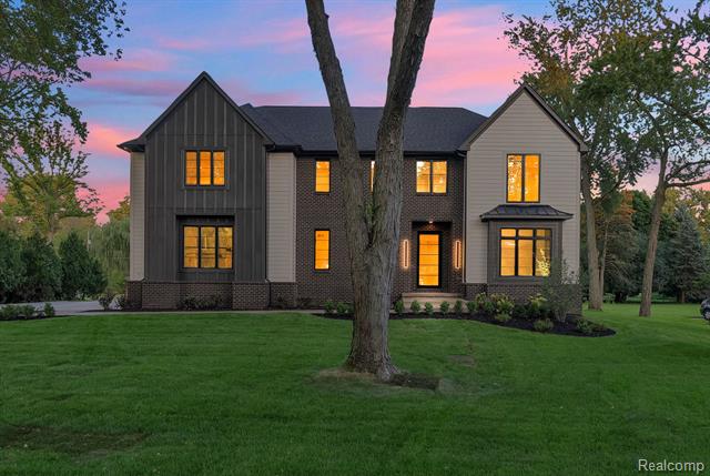front view picture of 4731 Haddington Dr, Bloomfield Hills, MI. 48304