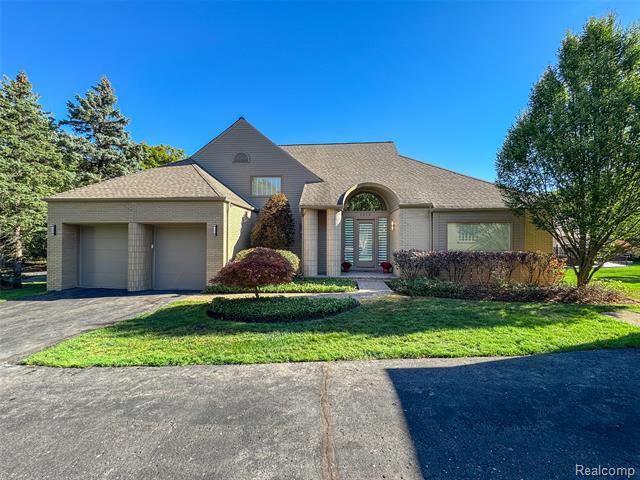 front view picture of 1615 Franklin Rd, Bloomfield Hills, MI. 48302