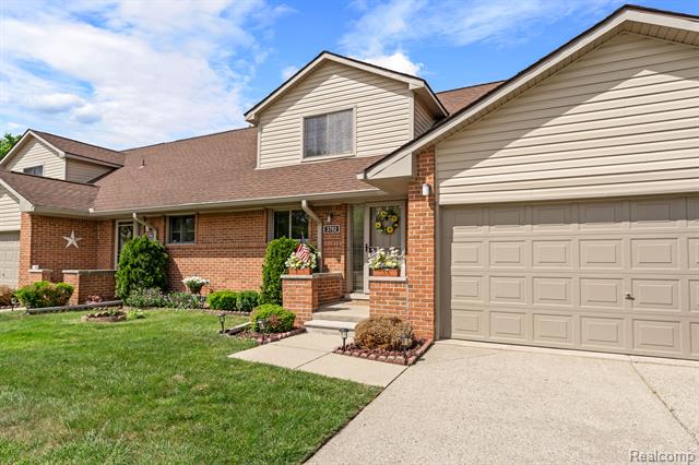 front view picture of 3702 Old Creek, Troy, MI. 48084