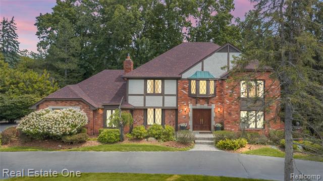 front view picture of 4279 Pine Ln, West Bloomfield, MI. 48323