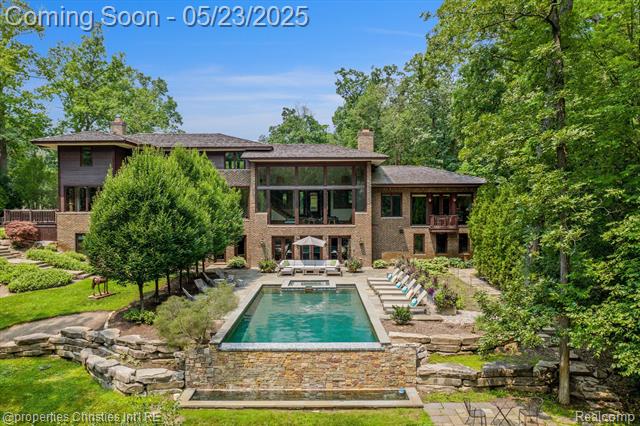 front view picture of 803 Canterbury Cres, Bloomfield Hills, MI. 48304