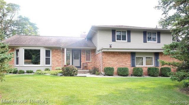 front view picture of 2687 Avonhurst Dr, Troy, MI. 48084