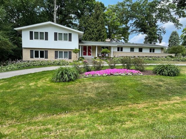 front view picture of 4678 Brightmore Rd, Bloomfield Hills, MI. 48302
