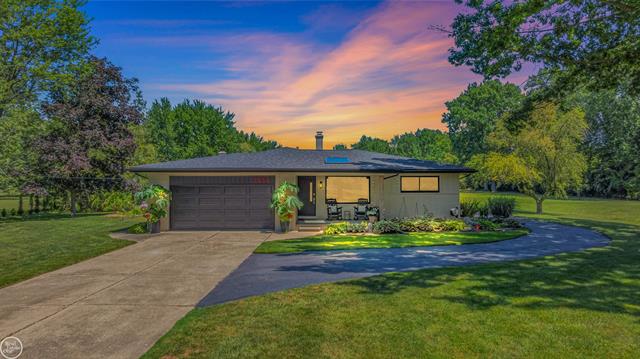 front view picture of 3556 Fernleigh Dr, Troy, MI. 48083