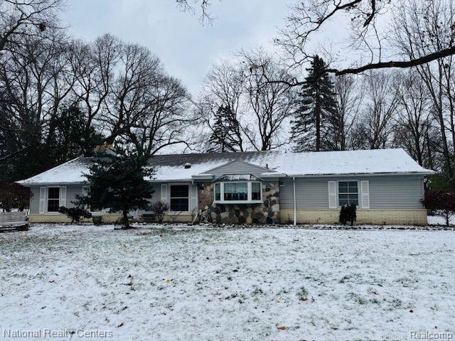 front view picture of 2460 Ogden Dr, West Bloomfield, MI. 48323