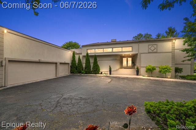 front view picture of 1848 Golf Ridge Dr S, Bloomfield Hills, MI. 48302