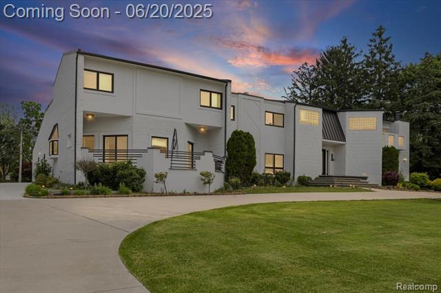 front view picture of 3440 Lone Pine Rd, West Bloomfield, MI. 48323