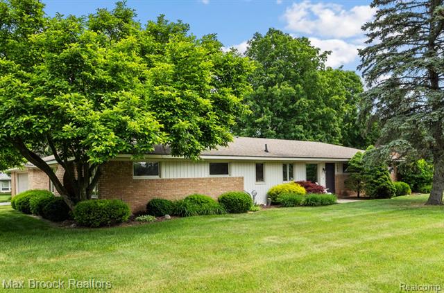 front view picture of 192 Kirk Lane Dr, Troy, MI. 48084