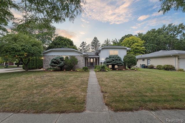 front view picture of 3619 Carmel Dr, Troy, MI. 48083