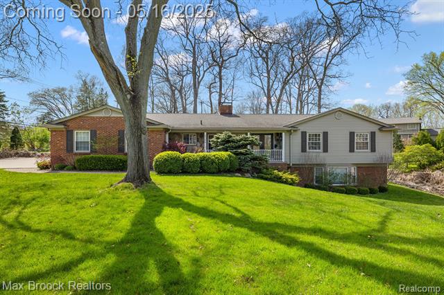 front view picture of 4384 Sunningdale Dr, Bloomfield Hills, MI. 48302