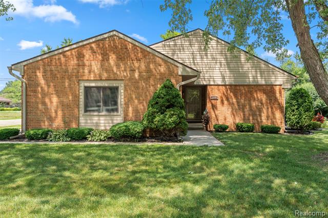 front view picture of 3984 Old Creek, Troy, MI. 48084