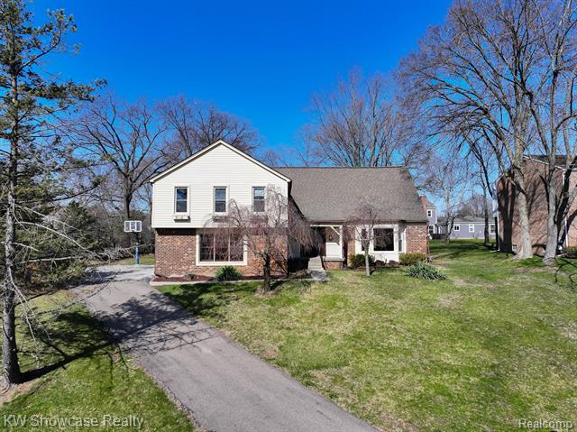 front view picture of 4238 Still Meadow Ln, West Bloomfield, MI. 48323