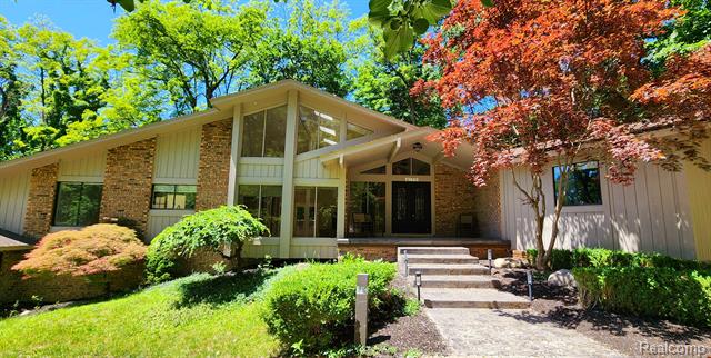 front view picture of 4170 Echo Rd, Bloomfield Hills, MI. 48302
