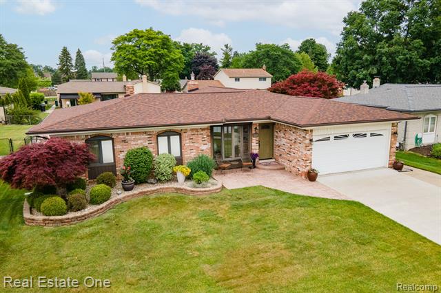 front view picture of 1399 Kipling Ct, Troy, MI. 48083