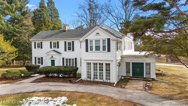 front view picture of 1200 Orchard Ridge Rd, Bloomfield Hills, MI. 48304