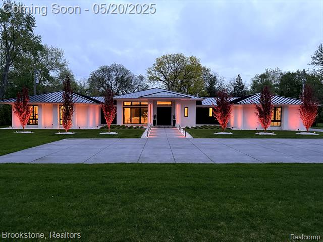 front view picture of 4144 Rouge Circle Dr, Troy, MI. 48098