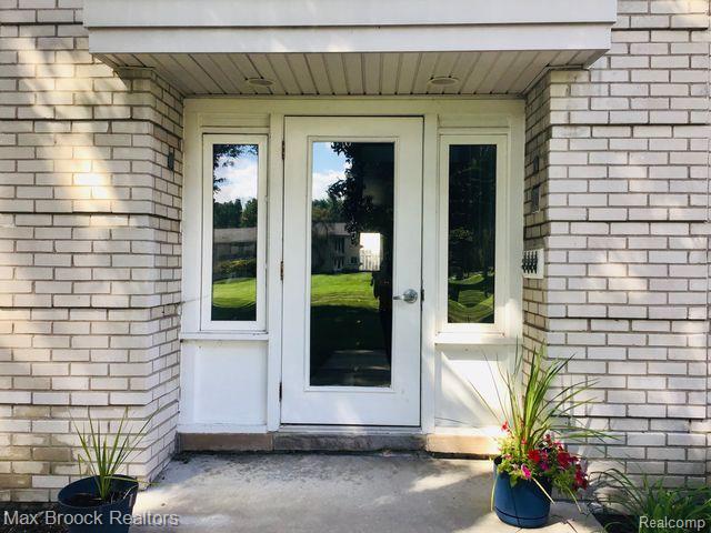 front view picture of 4113 Telegraph Rd, Bloomfield Hills, MI. 48302