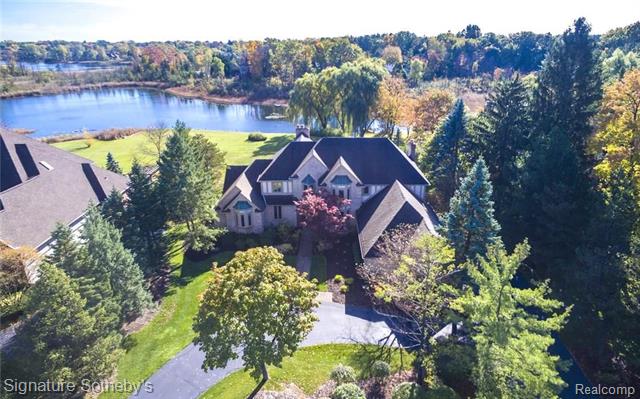front view picture of 1265 Water Cliff Dr, Bloomfield Hills, MI. 48302
