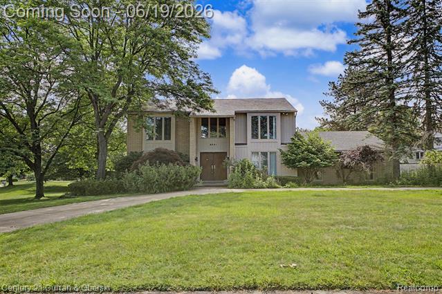 front view picture of 4231 Windridge Ct, West Bloomfield, MI. 48323
