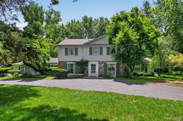 front view picture of 321 Barden Rd, Bloomfield Hills, MI. 48304