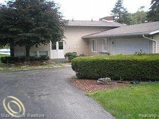 front view picture of 4274 Wendell Rd, West Bloomfield, MI. 48323
