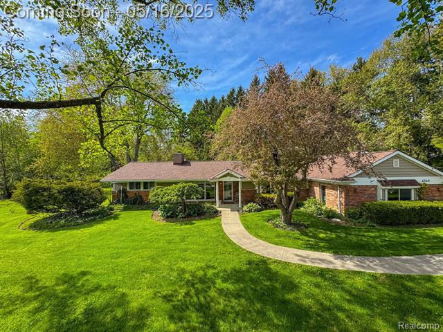 front view picture of 4540 Burnley Dr, Bloomfield Hills, MI. 48304