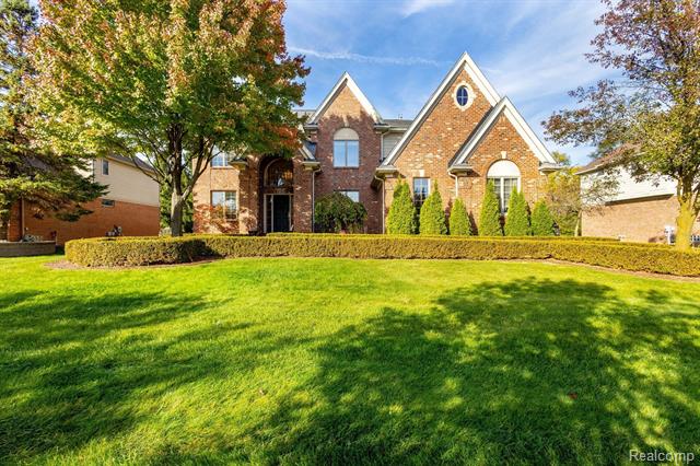 front view picture of 1048 Salma Dr, Troy, MI. 48084