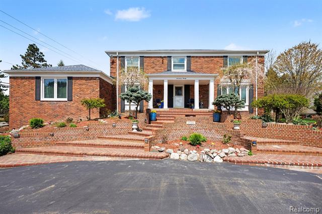front view picture of 1720 Cedar Shake Dr, Bloomfield Hills, MI. 48302