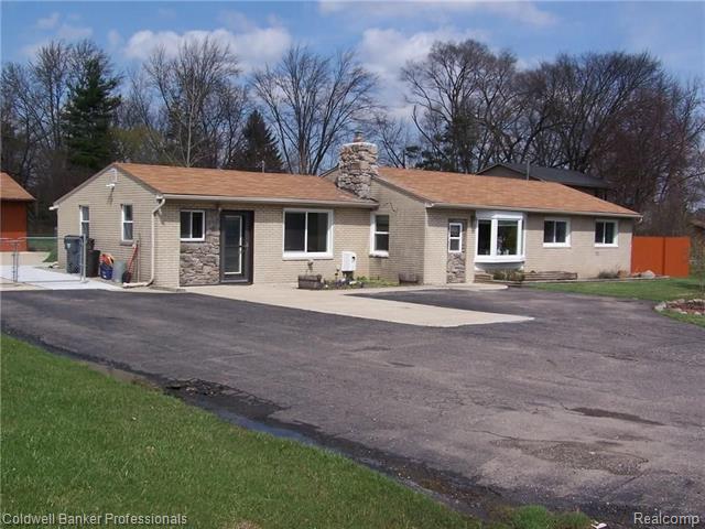 front view picture of 186 W Wattles Rd, Troy, MI. 48098