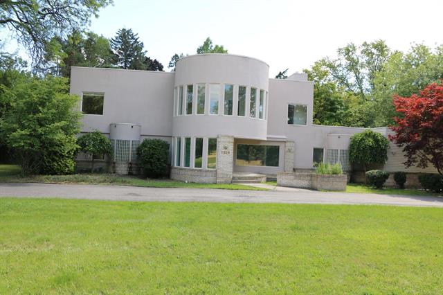 front view picture of 1535 W Long Lake Rd, Bloomfield Hills, MI. 48302