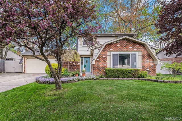 front view picture of 4036 Cypress Dr, Troy, MI. 48085