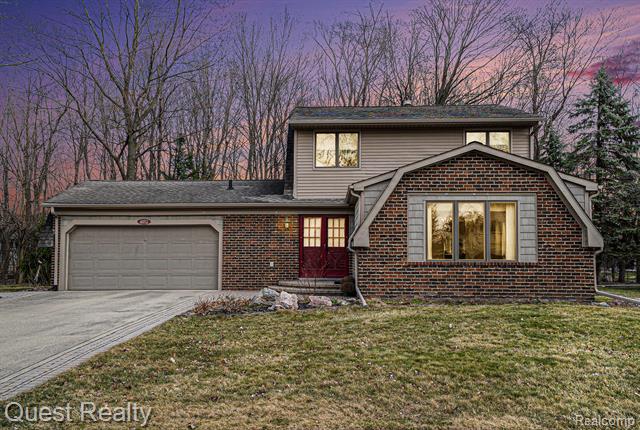 front view picture of 4052 Bristol Dr, Troy, MI. 48085