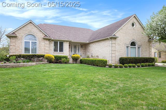 front view picture of 1204 Bradbury Dr, Troy, MI. 48098