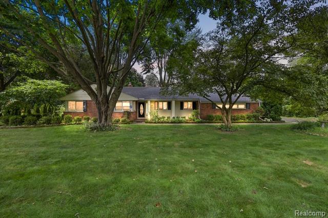 front view picture of 4110 Orchard Hill Dr, Bloomfield Hills, MI. 48304