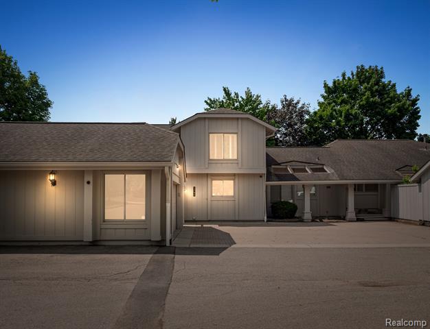 front view picture of 1795 Golf Ridge Dr, Bloomfield Hills, MI. 48302