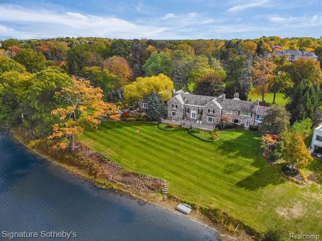 front view picture of 1500 W Long Lake Rd, Bloomfield Hills, MI. 48302