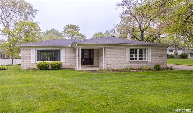 front view picture of 4290 Frostwood Ct, Troy, MI. 48098
