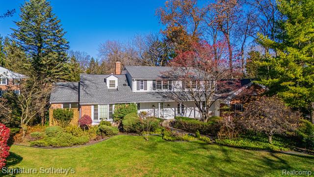 front view picture of 130 Denbar Rd, Bloomfield Hills, MI. 48304
