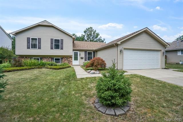 front view picture of 491 Leetonia Dr, Troy, MI. 48085