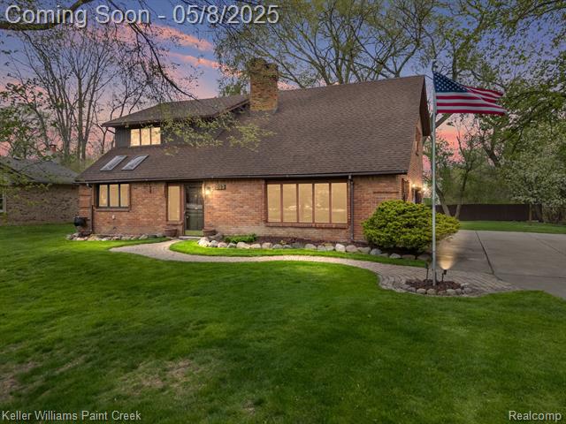front view picture of 207 Leetonia Dr, Troy, MI. 48085