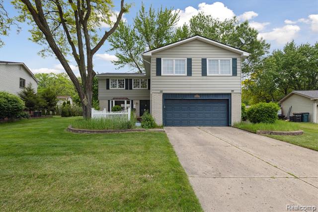 front view picture of 4134 Cypress Dr, Troy, MI. 48085