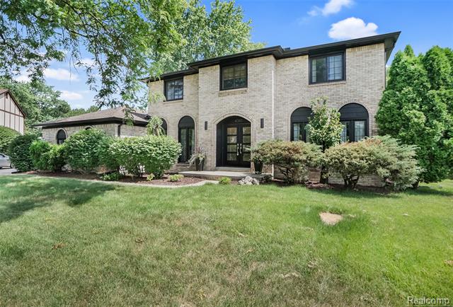 front view picture of 4380 Bender Ct, Troy, MI. 48098