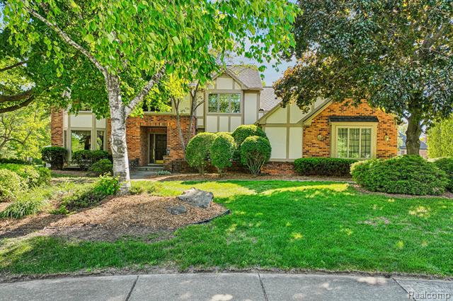 front view picture of 4523 Rivers Edge Dr, Troy, MI. 48098